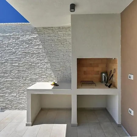 Villa Solis With Heated Pool Ližnjan