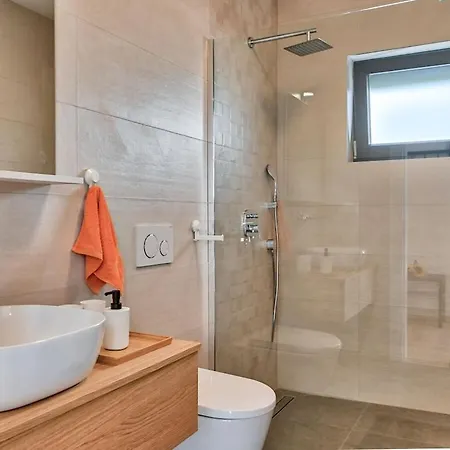 Solis With Heated Pool Villa