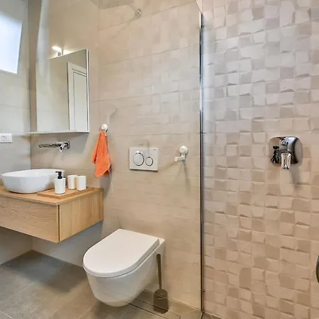 Solis With Heated Pool Villa *