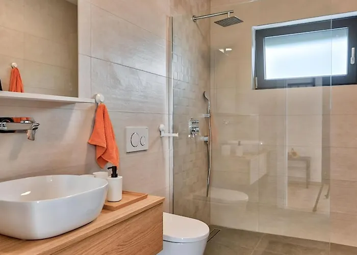 Solis With Heated Pool Villa