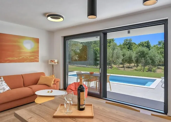 Solis With Heated Pool Villa