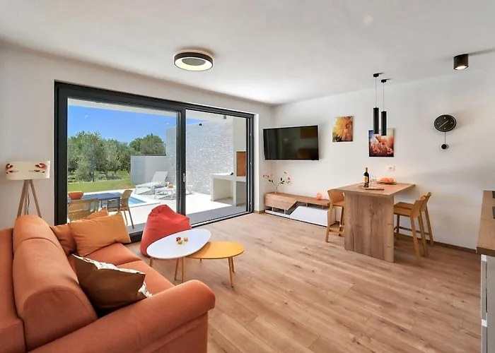 Solis With Heated Pool Villa