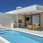 Solis With Heated Pool Ližnjan