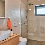 Solis With Heated Pool Vila