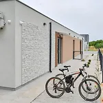 Vila Solis With Heated Pool Ližnjan