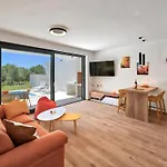 Solis With Heated Pool Vila