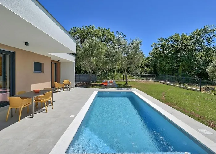 Solis With Heated Pool 빌라 *